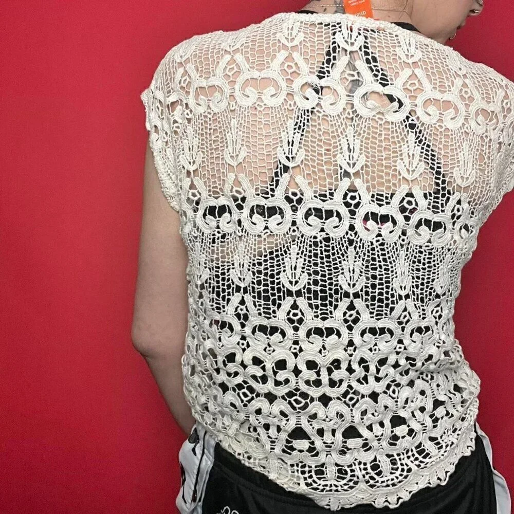 Joe fresh / full lace crochet tee shirt  🤍🤍​​​​​​​​​​​ - Picture 5 of 6